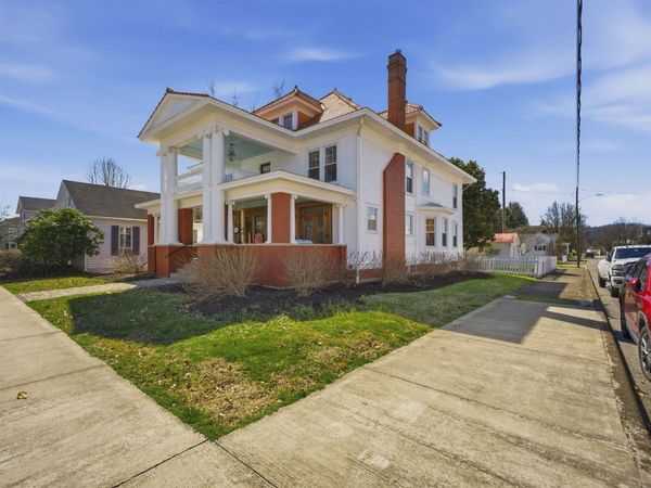 208 Henrietta Street, Ravenswood, WV 26164