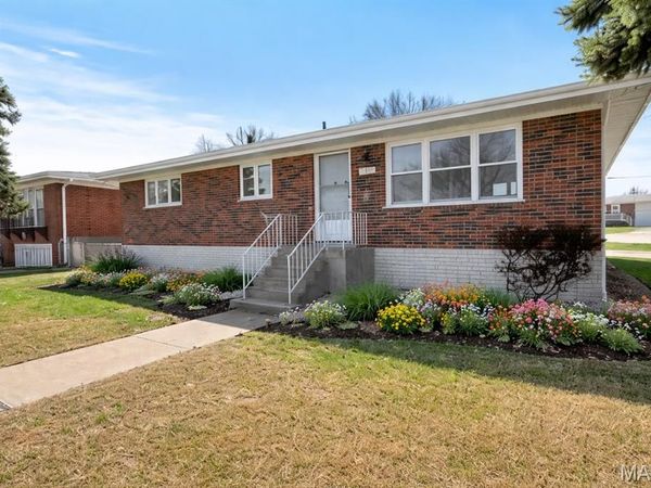 4718 Heege Road , St Louis, MO 63123