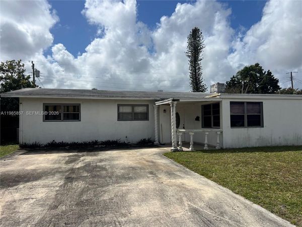 30 NE 193rd Ter , Miami, FL 33179