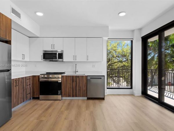 2479 NE 192nd St, Unit 205, Miami, FL 33180