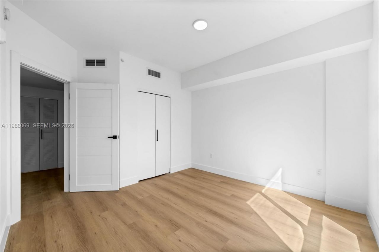 2479 NE 192nd St, Unit 205, Miami, FL 33180 Photo