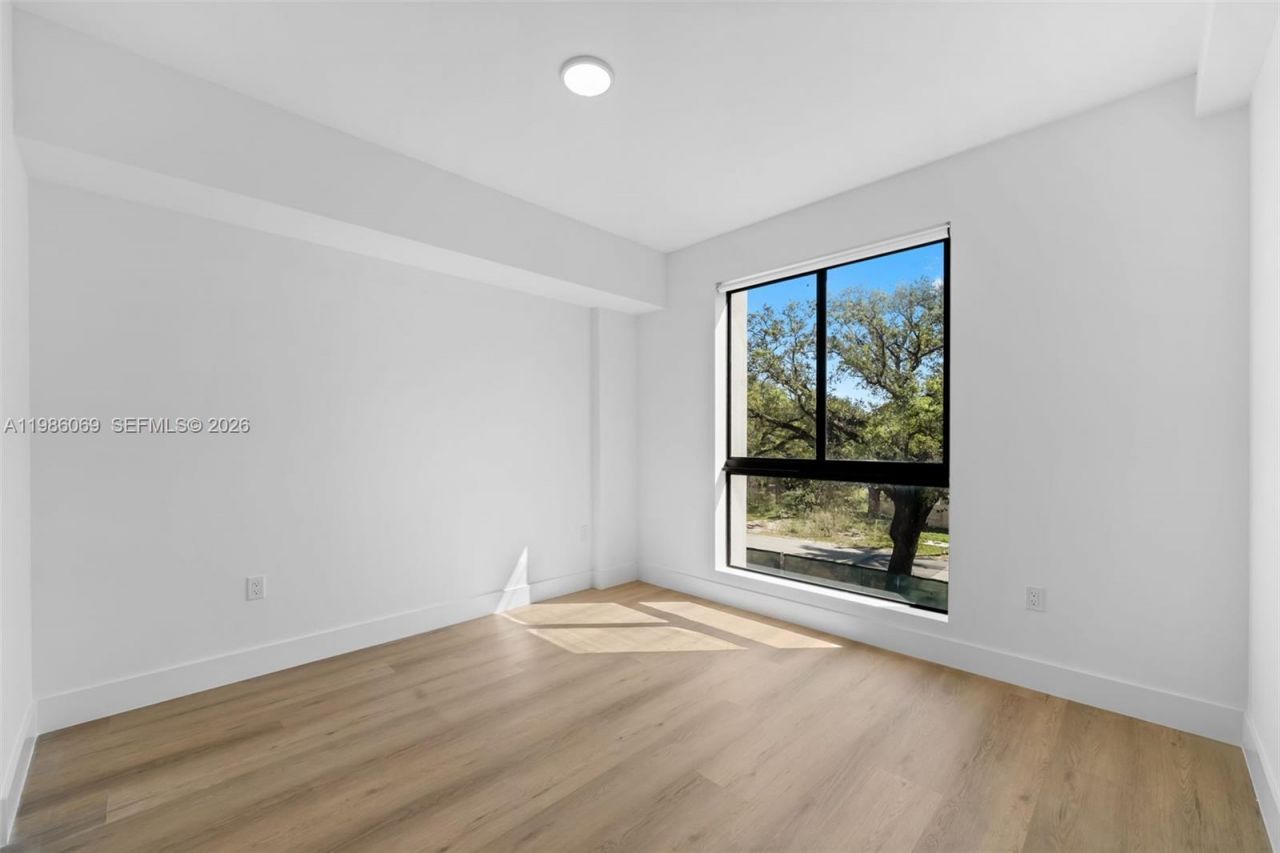 2479 NE 192nd St, Unit 205, Miami, FL 33180 Photo