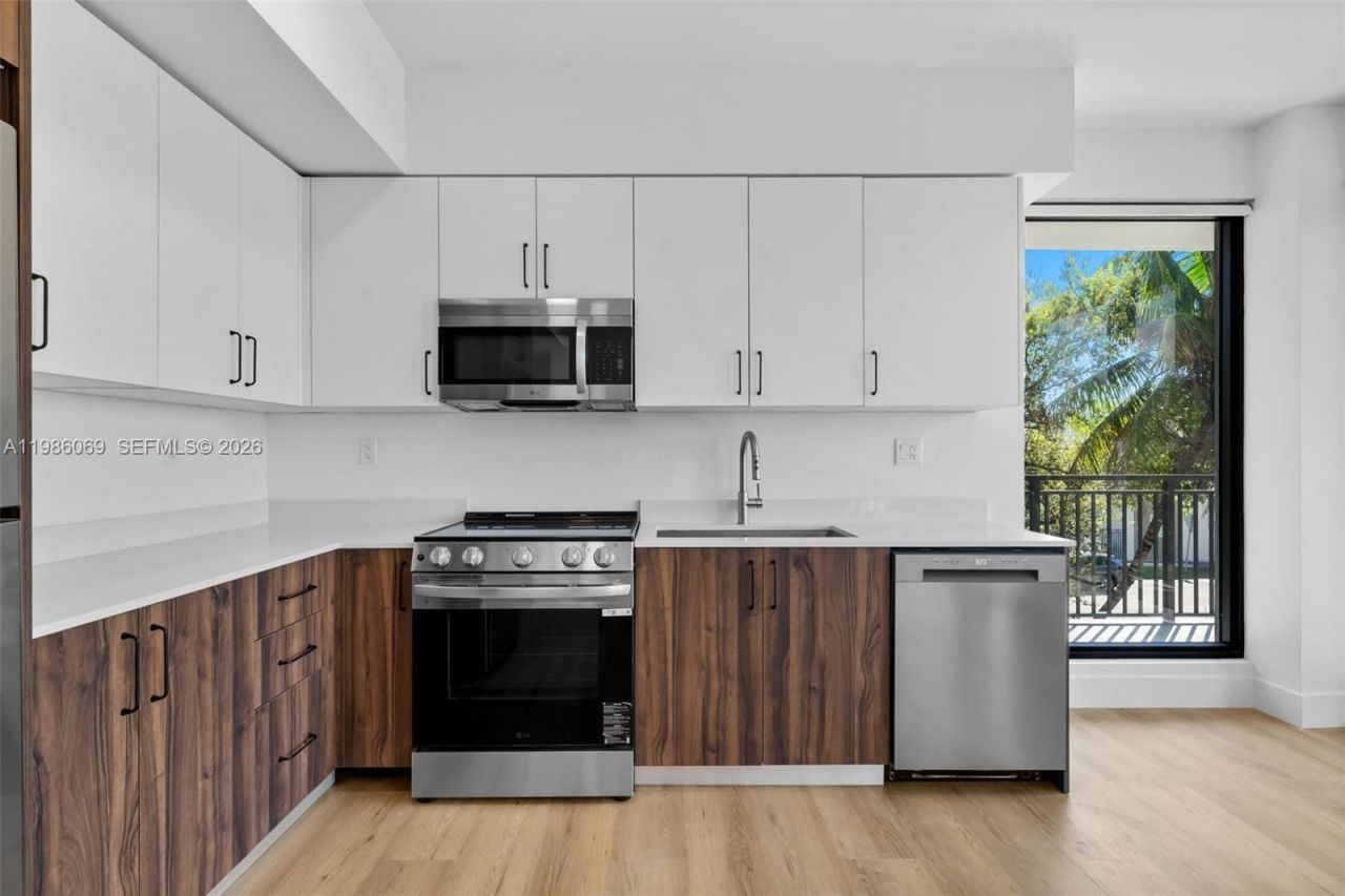 2479 NE 192nd St, Unit 205, Miami, FL 33180 Photo