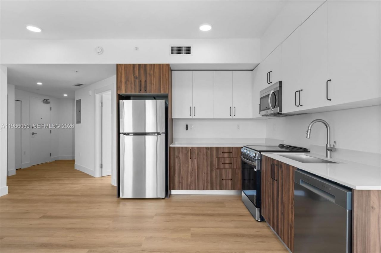 2479 NE 192nd St, Unit 205, Miami, FL 33180 Photo