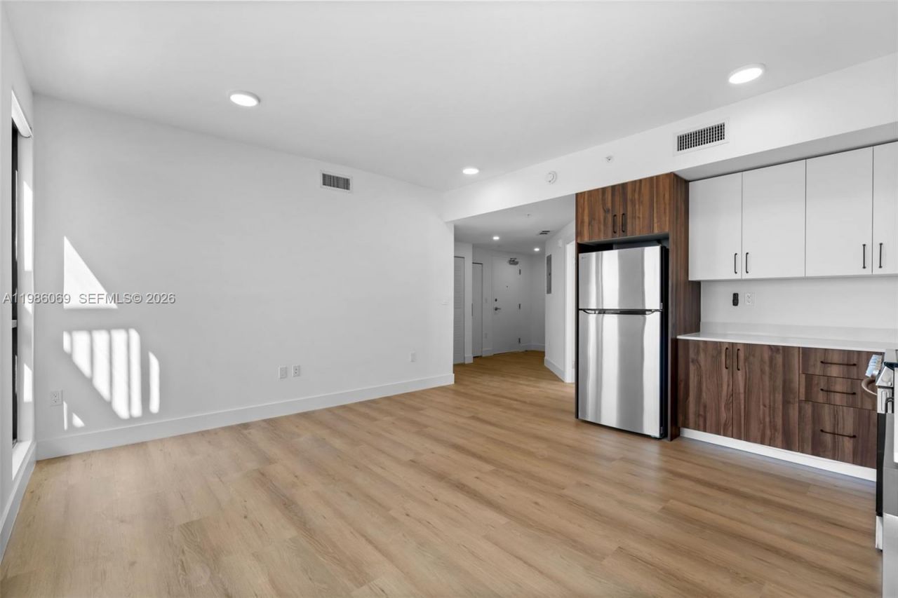 2479 NE 192nd St, Unit 205, Miami, FL 33180 Photo