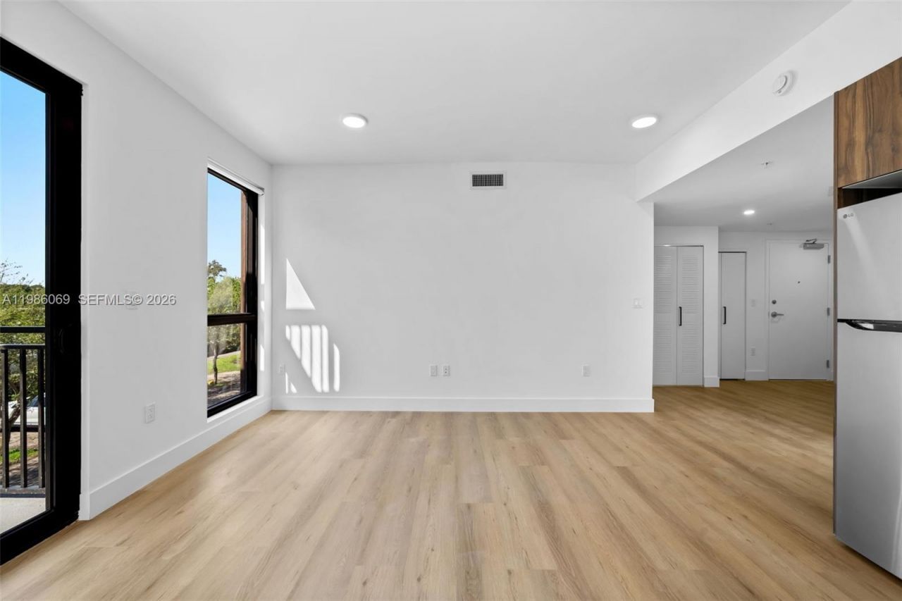 2479 NE 192nd St, Unit 205, Miami, FL 33180 Photo