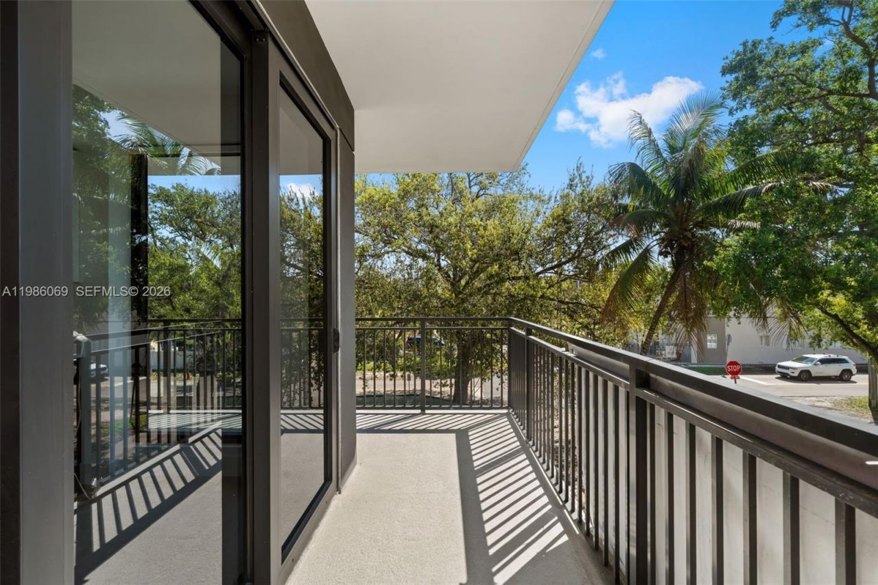 2479 NE 192nd St, Unit 205, Miami, FL 33180 Photo