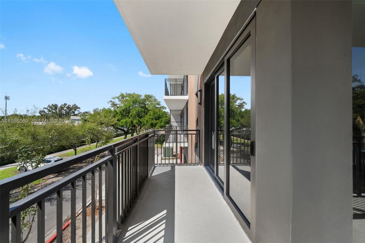 2479 NE 192nd St, Unit 205, Miami, FL 33180 Photo