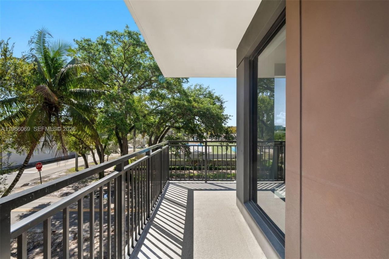 2479 NE 192nd St, Unit 205, Miami, FL 33180 Photo