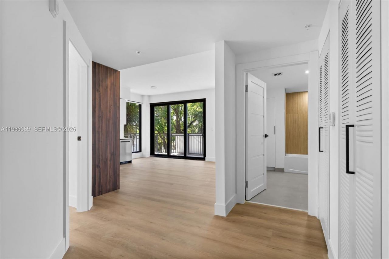 2479 NE 192nd St, Unit 205, Miami, FL 33180 Photo