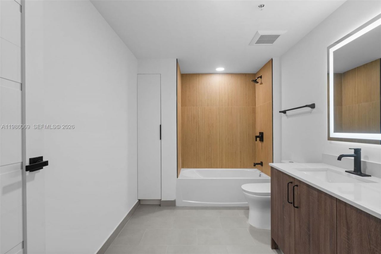 2479 NE 192nd St, Unit 205, Miami, FL 33180 Photo