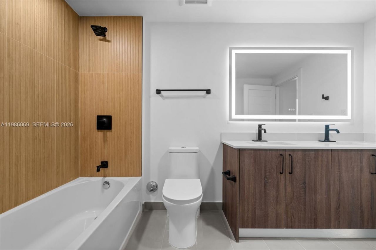2479 NE 192nd St, Unit 205, Miami, FL 33180 Photo