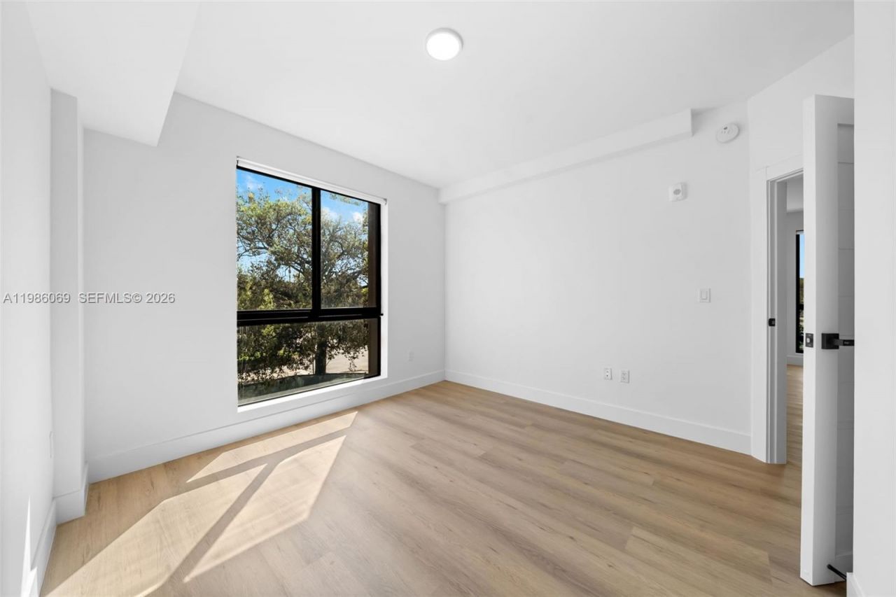 2479 NE 192nd St, Unit 205, Miami, FL 33180 Photo