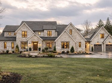 8607 Woodside Drive, Clarence, NY 14031