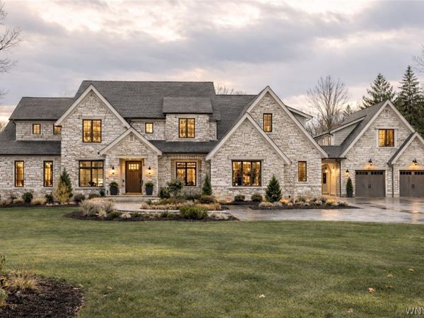 8607 Woodside Drive, Clarence, NY 14031