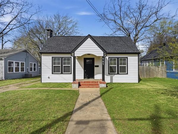 904 N Woods Street , Sherman, TX 75092