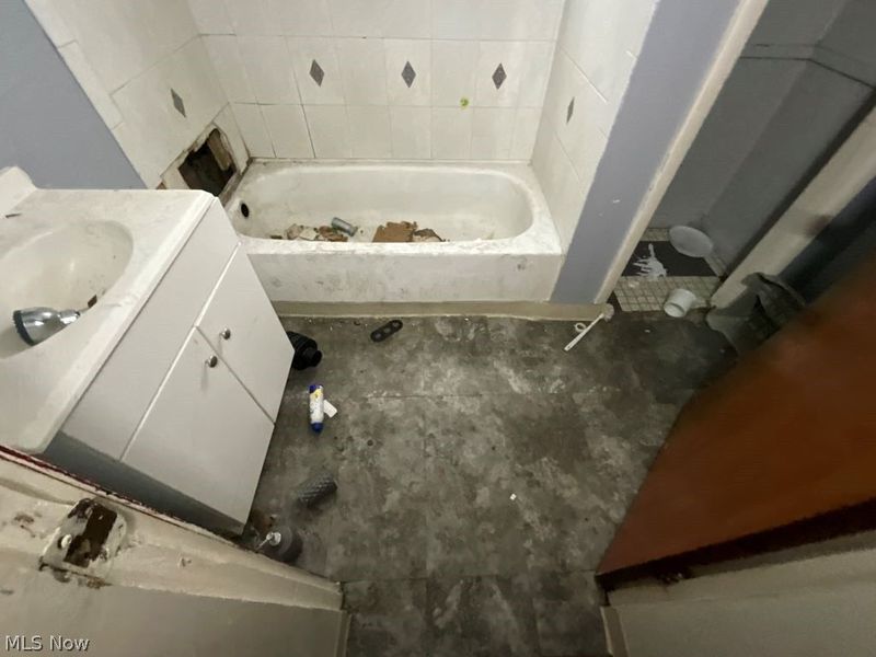 7300 Claasen Avenue, Cleveland, OH 44105 Photo 24