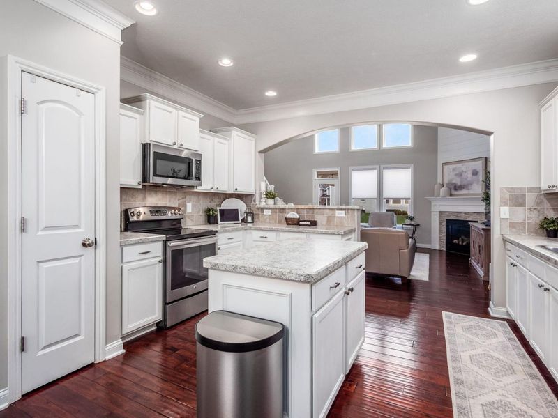 954 Kentucky Circle , Marysville, OH 43040 Photo 6