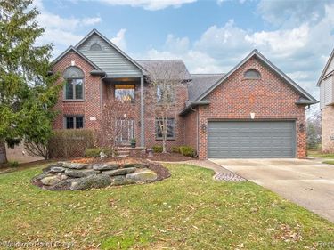 247 Glenmoor Drive S, Rochester, MI 48307