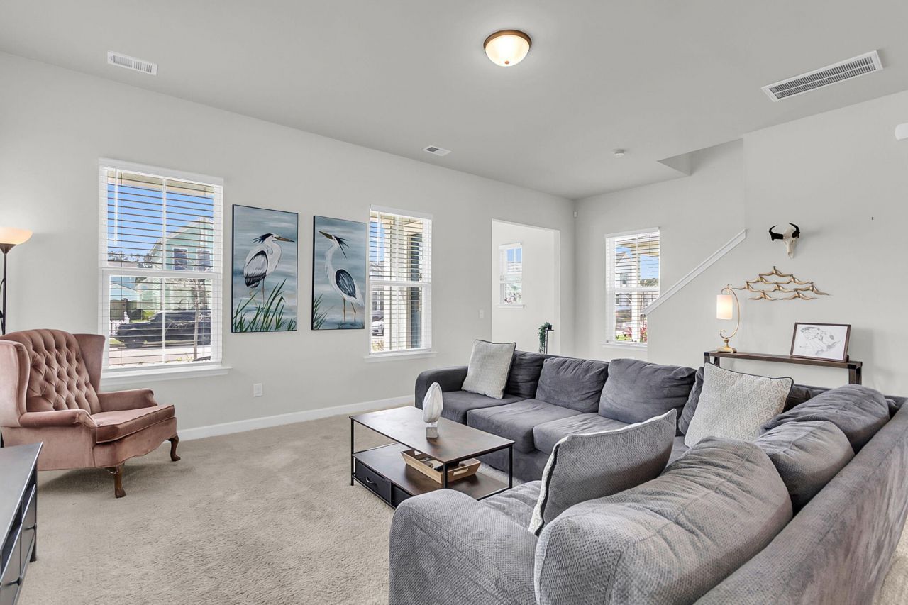 608 Blueway Avenue Photo 10