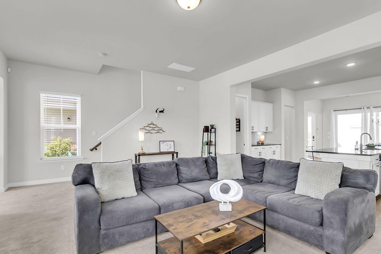 608 Blueway Avenue Photo 11