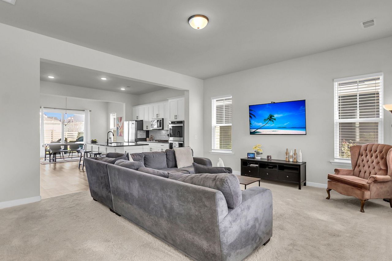 608 Blueway Avenue Photo 12