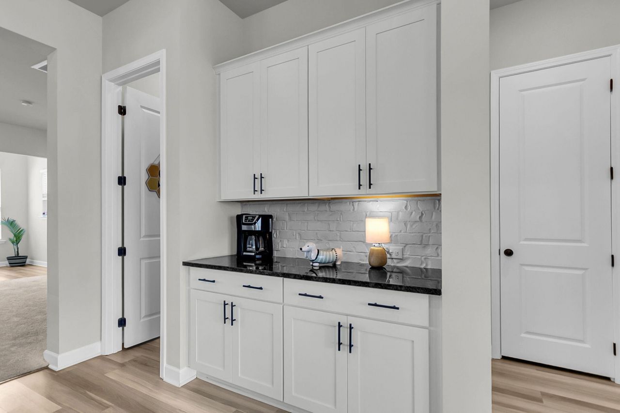 608 Blueway Avenue Photo 18