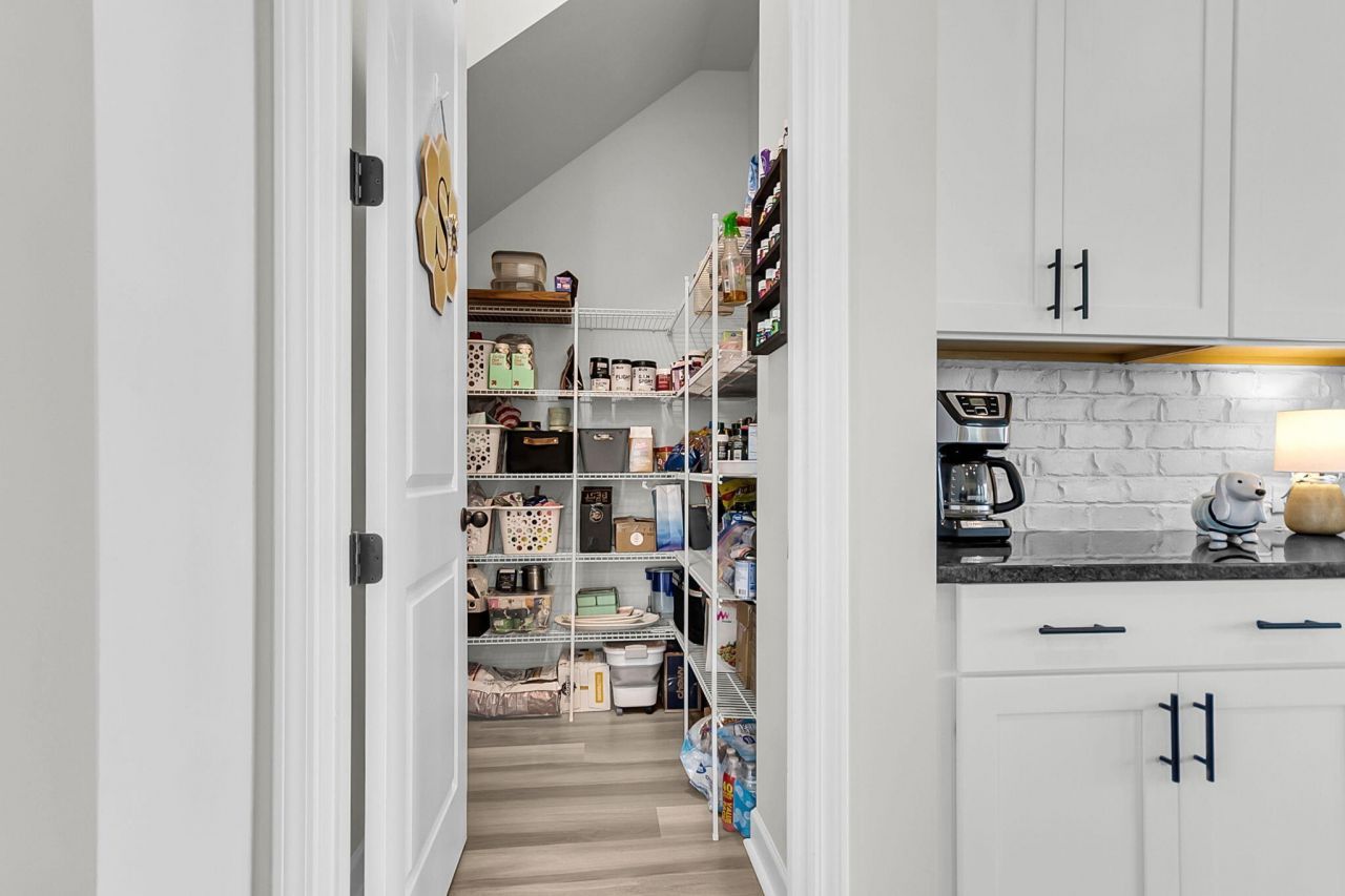 608 Blueway Avenue Photo 19