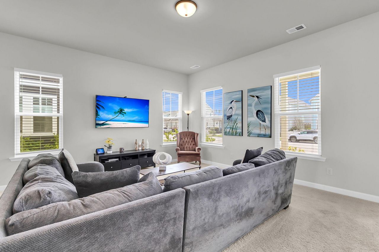 608 Blueway Avenue Photo 9