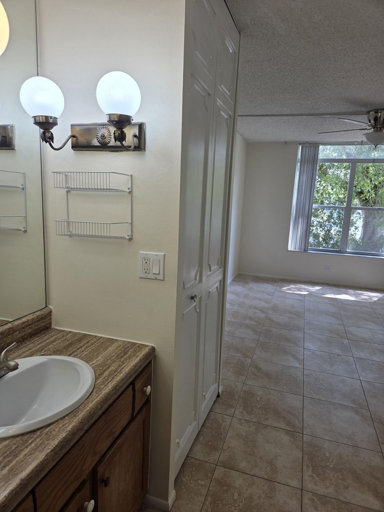 3750 Inverrary Drive, Unit 2f, Lauderhill, FL 33319 Photo