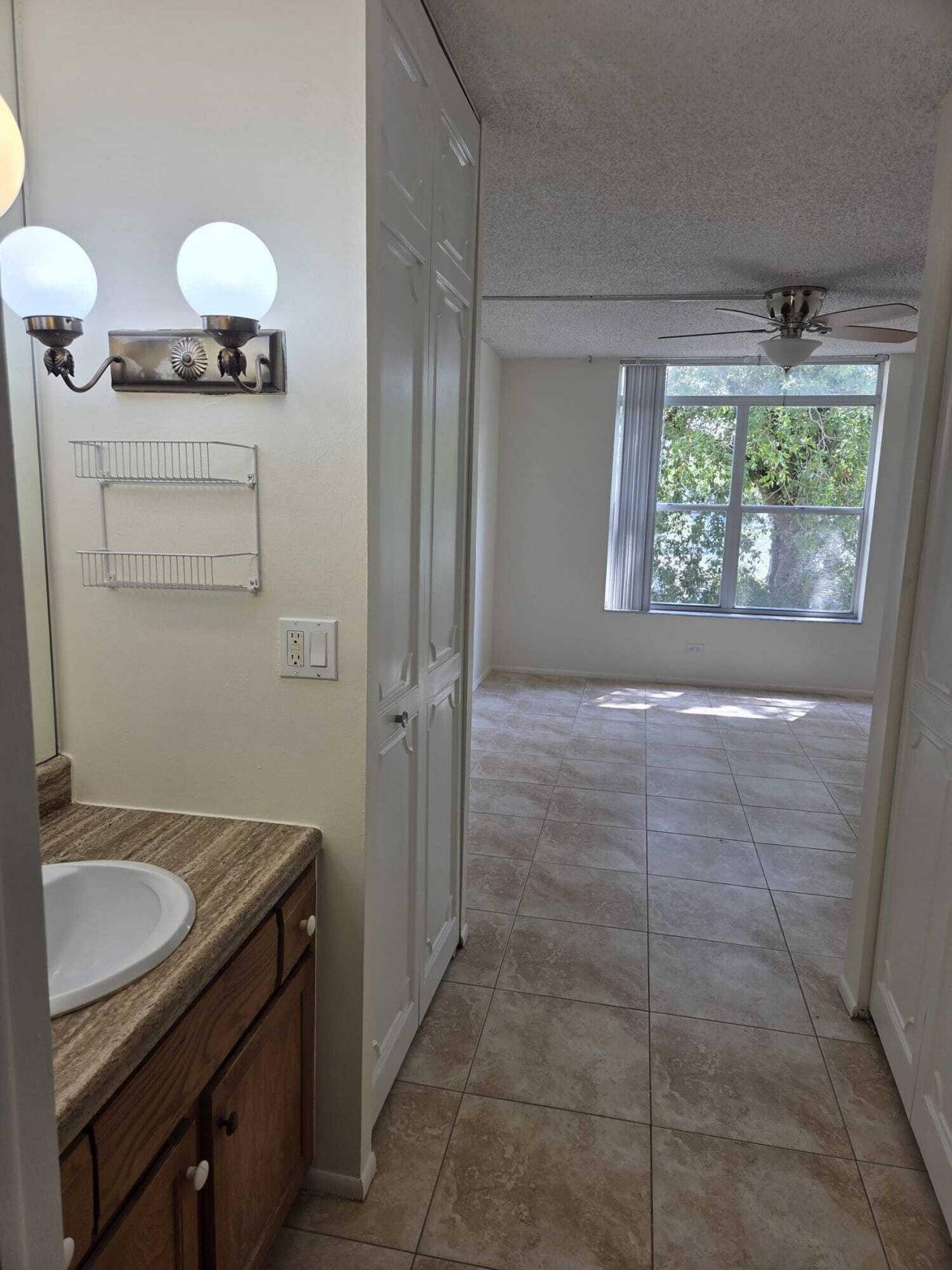 3750 Inverrary Drive, Unit 2f, Lauderhill, FL 33319 Photo