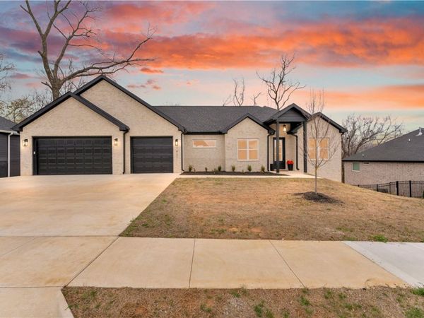 1421 Lee Street, Pea Ridge, AR 72751