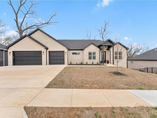 1421 Lee Street , Pea Ridge, AR 72751