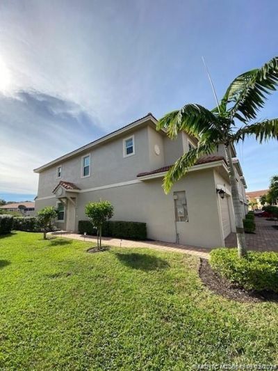 566 SW Glen Crest Way, Stuart, FL 34997 Photo