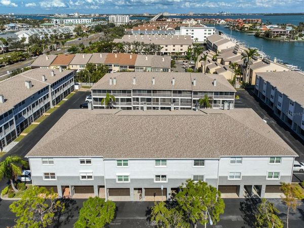 521 PINELLAS BAYWAY S, Unit 202, ST PETERSBURG, FL 33715
