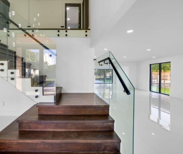 406 Holiday Dr , Hallandale Beach, FL 33009 Photo