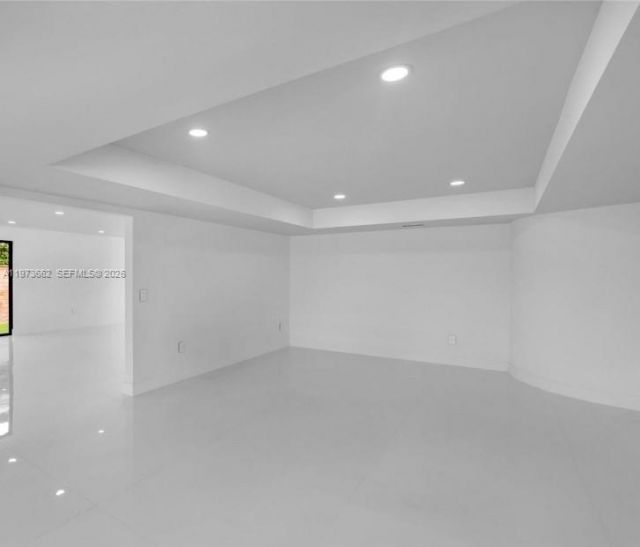 406 Holiday Dr , Hallandale Beach, FL 33009 Photo