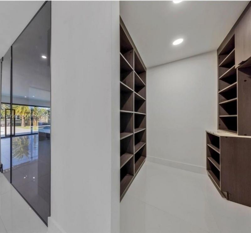 406 Holiday Dr , Hallandale Beach, FL 33009 Photo