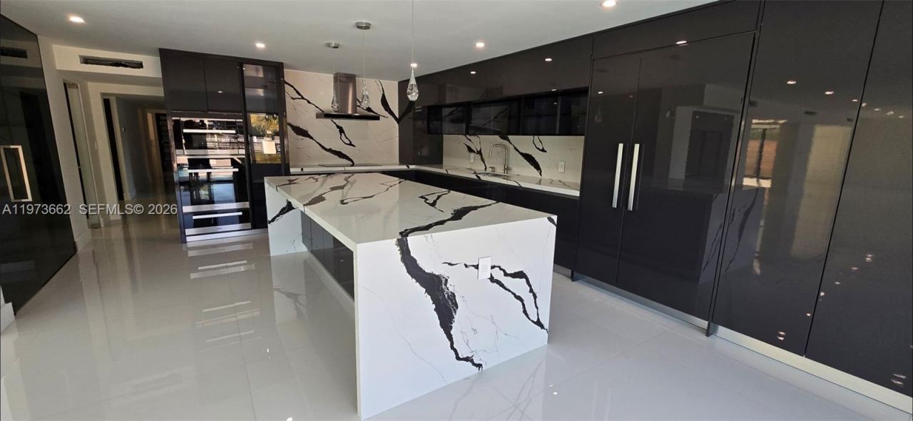 406 Holiday Dr , Hallandale Beach, FL 33009 Photo