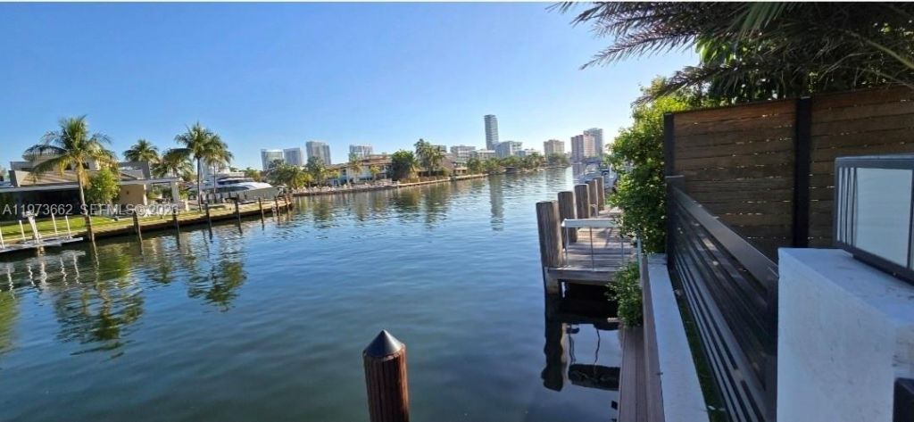 406 Holiday Dr , Hallandale Beach, FL 33009 Photo