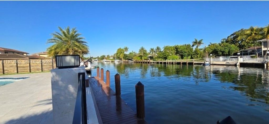 406 Holiday Dr , Hallandale Beach, FL 33009 Photo