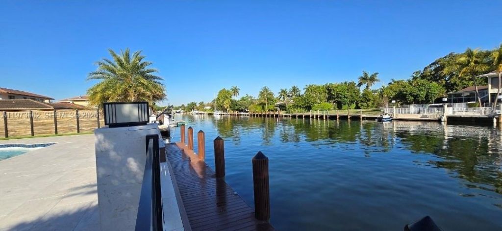 406 Holiday Dr , Hallandale Beach, FL 33009 Photo