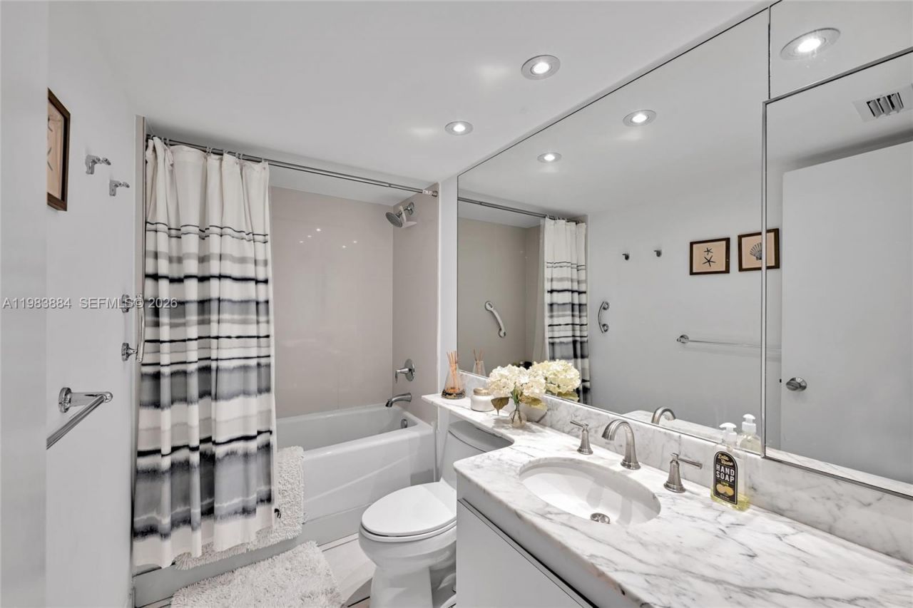 1111 Crandon Blvd, Unit C504, Key Biscayne, FL 33149 Photo
