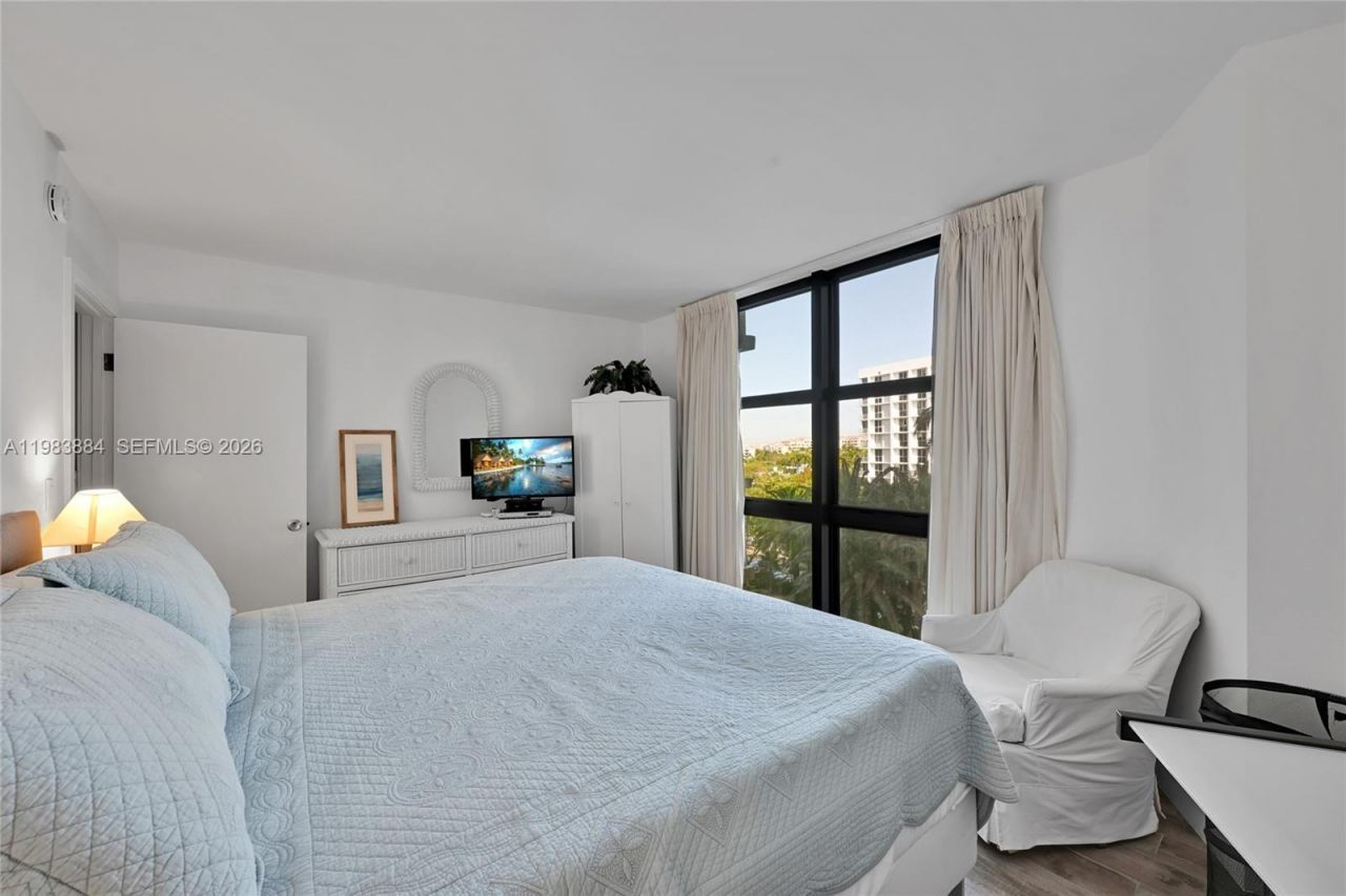 1111 Crandon Blvd, Unit C504, Key Biscayne, FL 33149 Photo