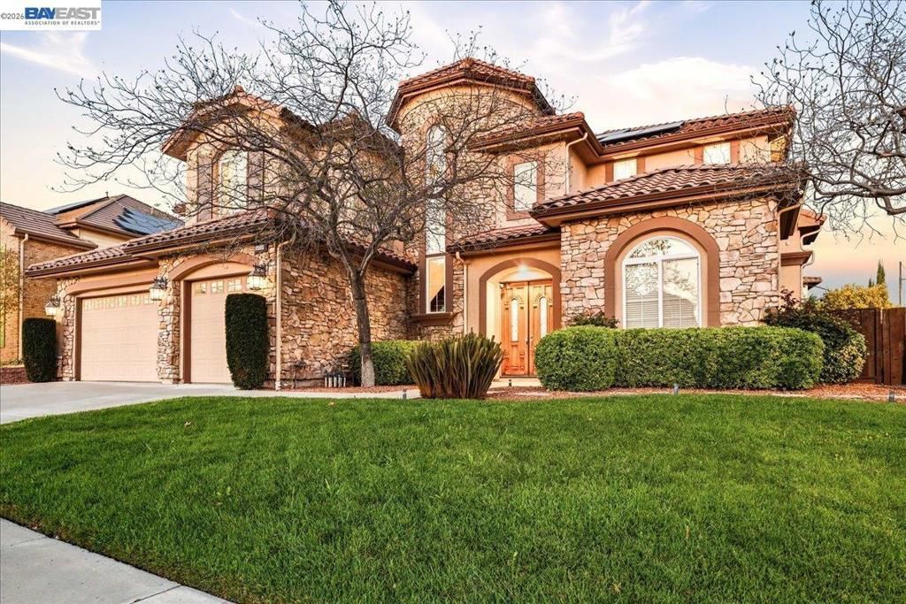 5653 Signal Hill Dr, Dublin, CA 94568 Main Photo