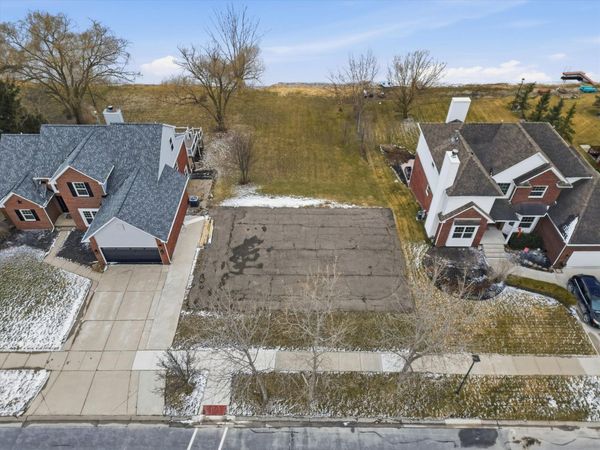 36566 N Pointe Drive, New Baltimore, MI 48047