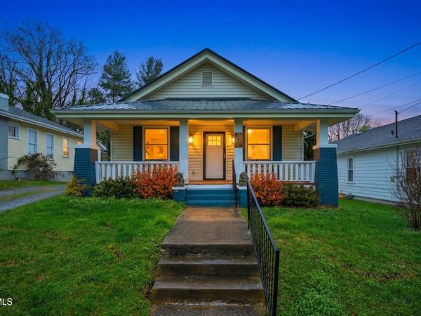 916 East Hillcrest Drive, Johnson City, TN 37604