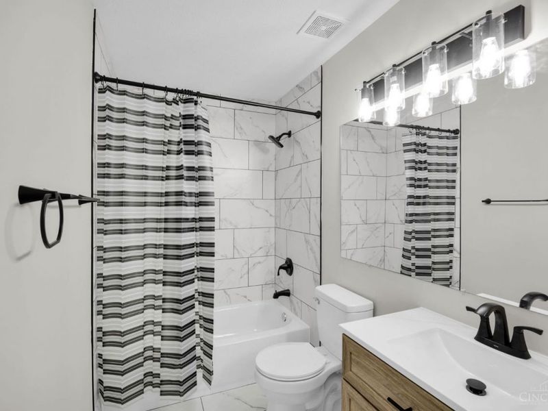 5359 Orchard Creek Court, Green Township, OH 45239 Photo 4