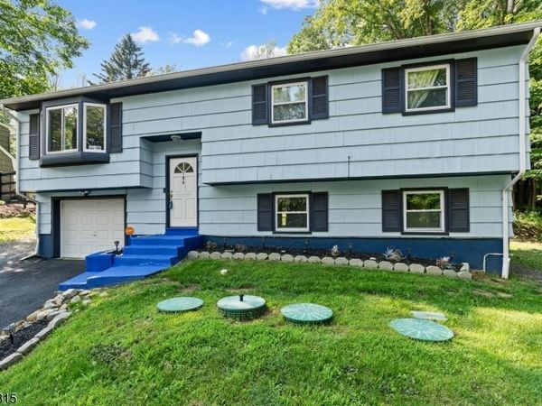 186 Tomahawk Trl, Byram, NJ 07871