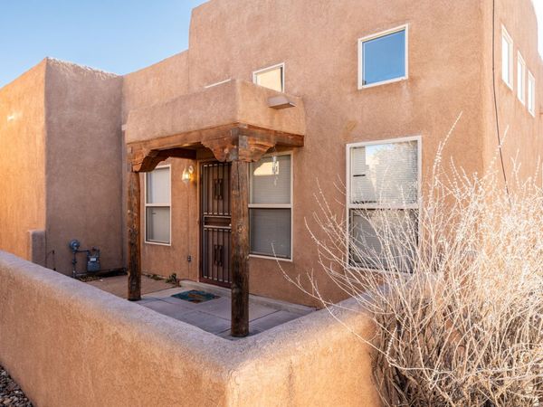 1527 Los Jardines Place NW, Albuquerque, NM 87104
